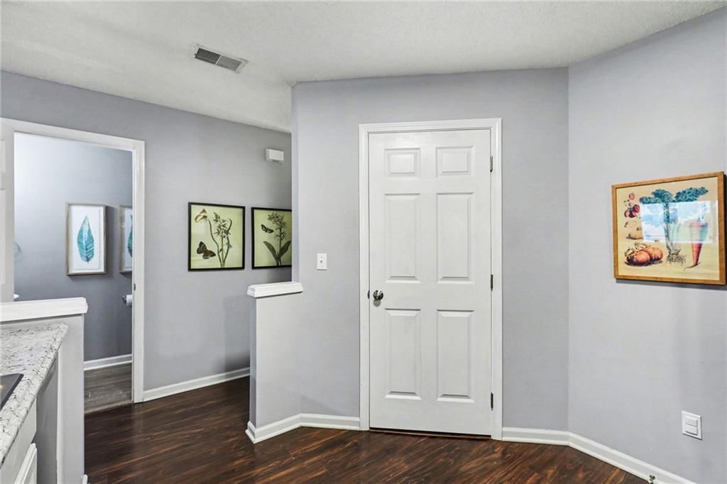 5444 N Fairmount Avenue — photo 15