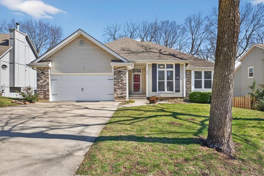 1541 NE Neawanna Drive, Lee's Summit, MO