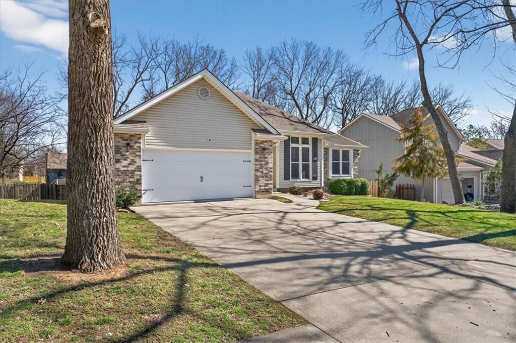 1541 NE Neawanna Drive — photo 2