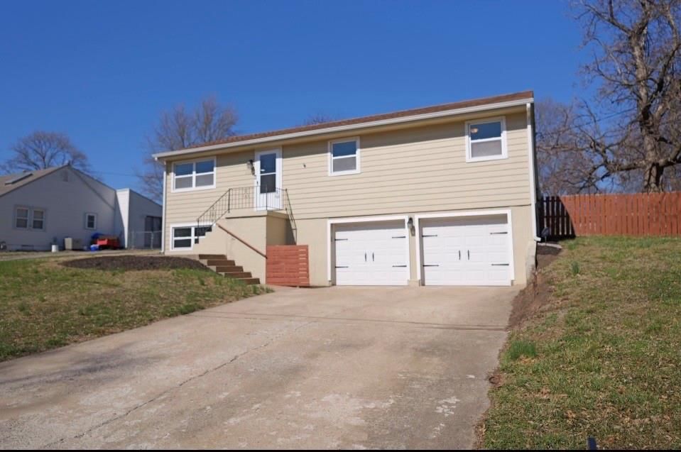 9320 W 49th Terrace, Merriam, KS