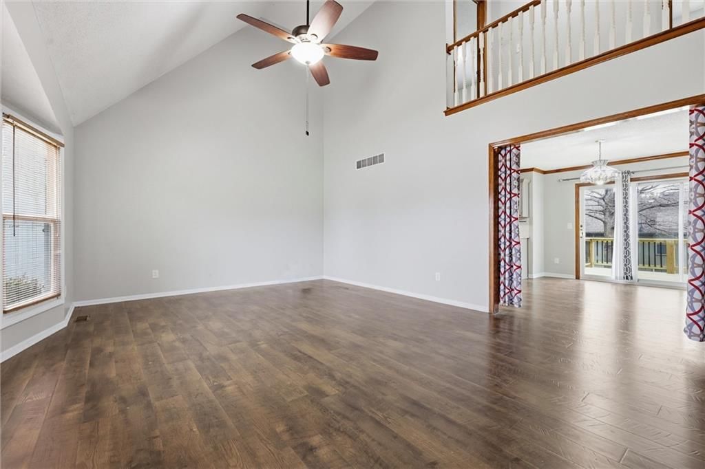 905 NE Kenwood Drive — photo 4