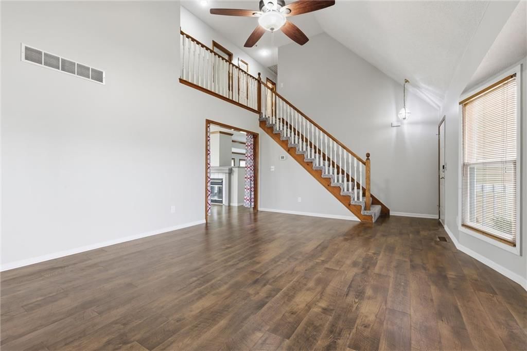 905 NE Kenwood Drive — photo 5