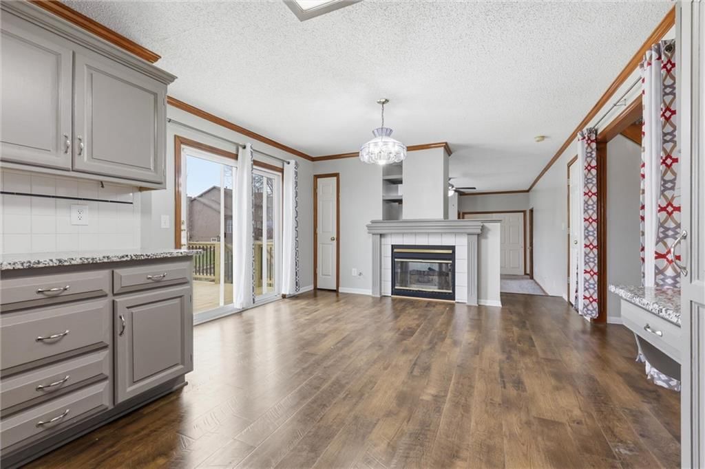 905 NE Kenwood Drive — photo 8