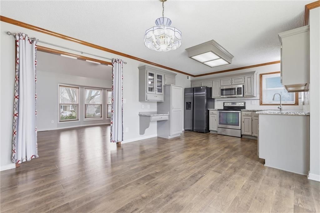 905 NE Kenwood Drive — photo 11