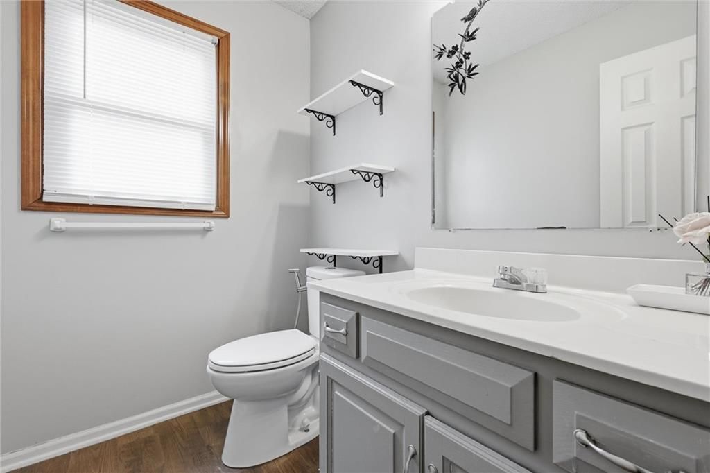 905 NE Kenwood Drive — photo 16