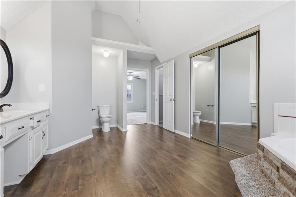 905 NE Kenwood Drive — photo 19