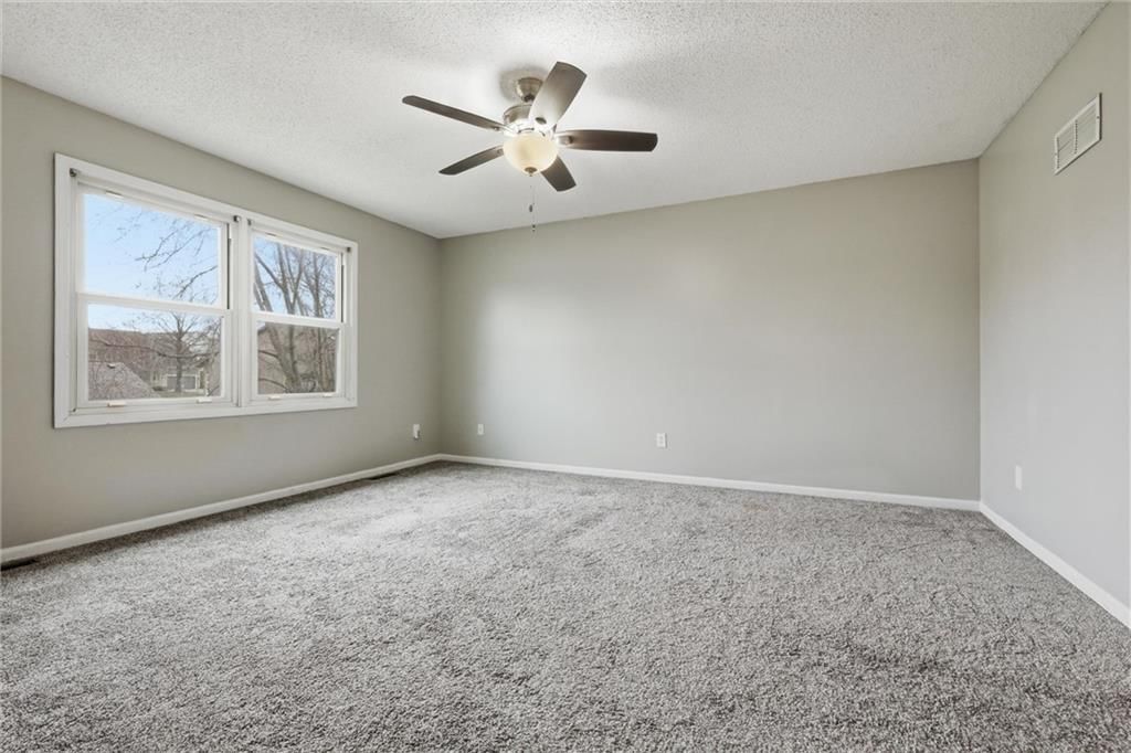 905 NE Kenwood Drive — photo 20