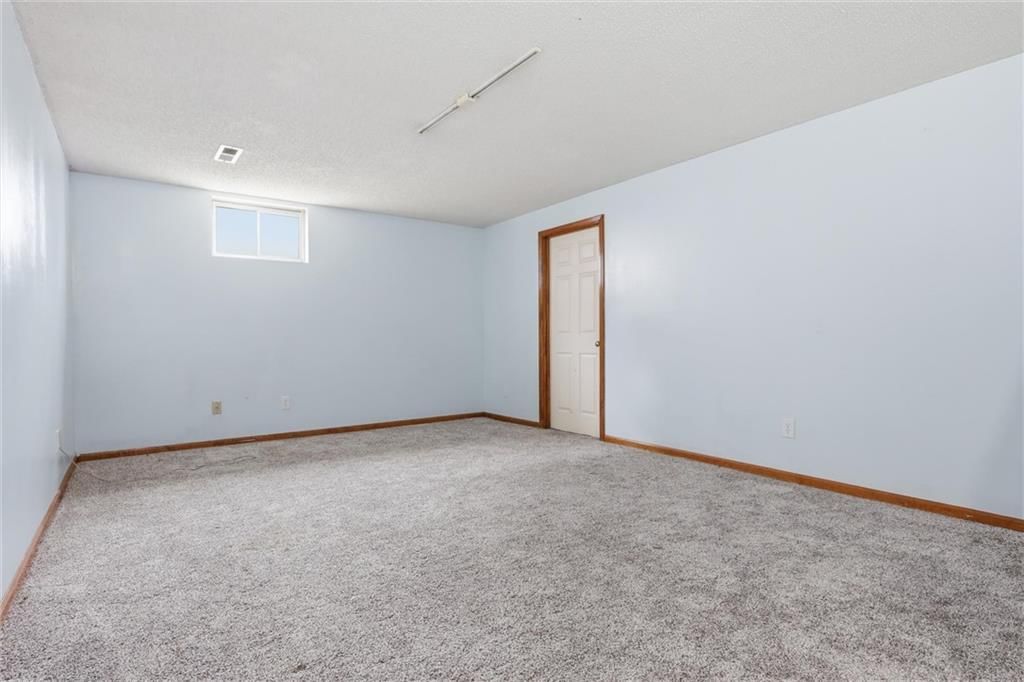 905 NE Kenwood Drive — photo 24