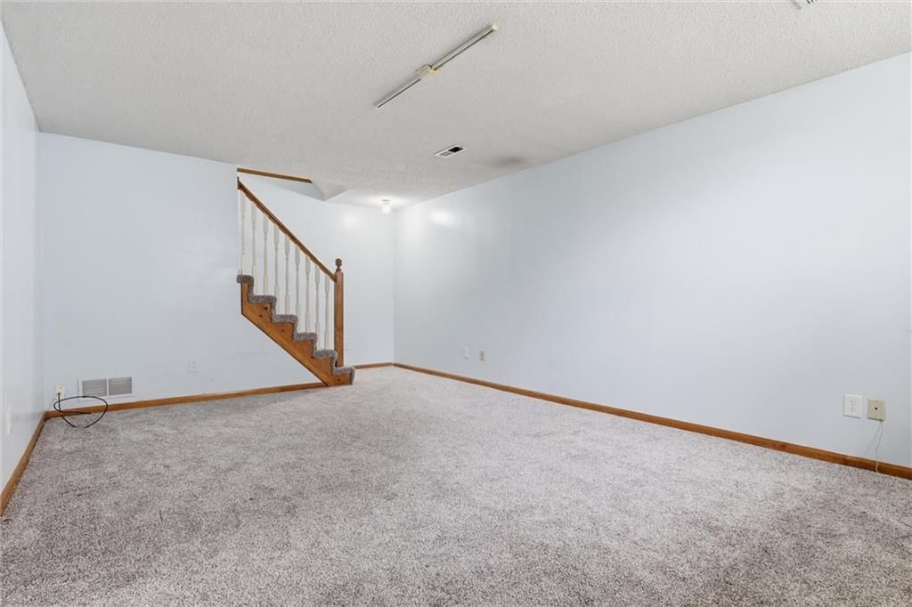 905 NE Kenwood Drive — photo 25