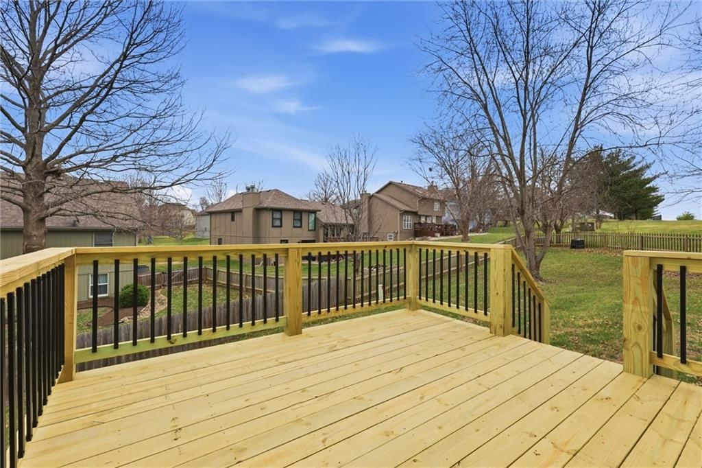 905 NE Kenwood Drive — photo 26