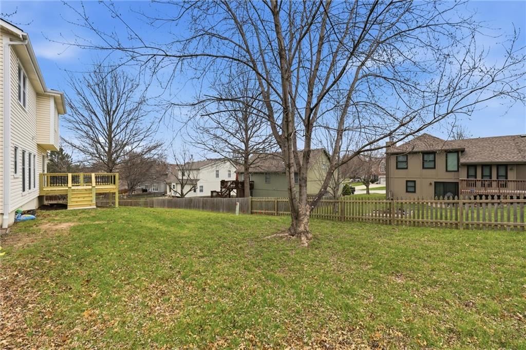 905 NE Kenwood Drive — photo 27