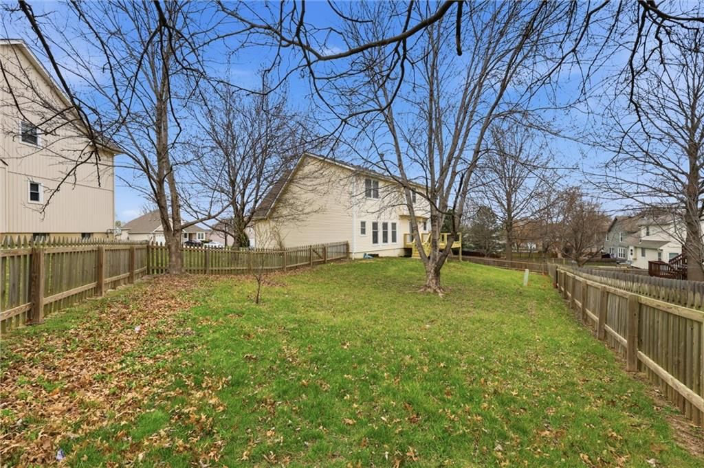 905 NE Kenwood Drive — photo 28