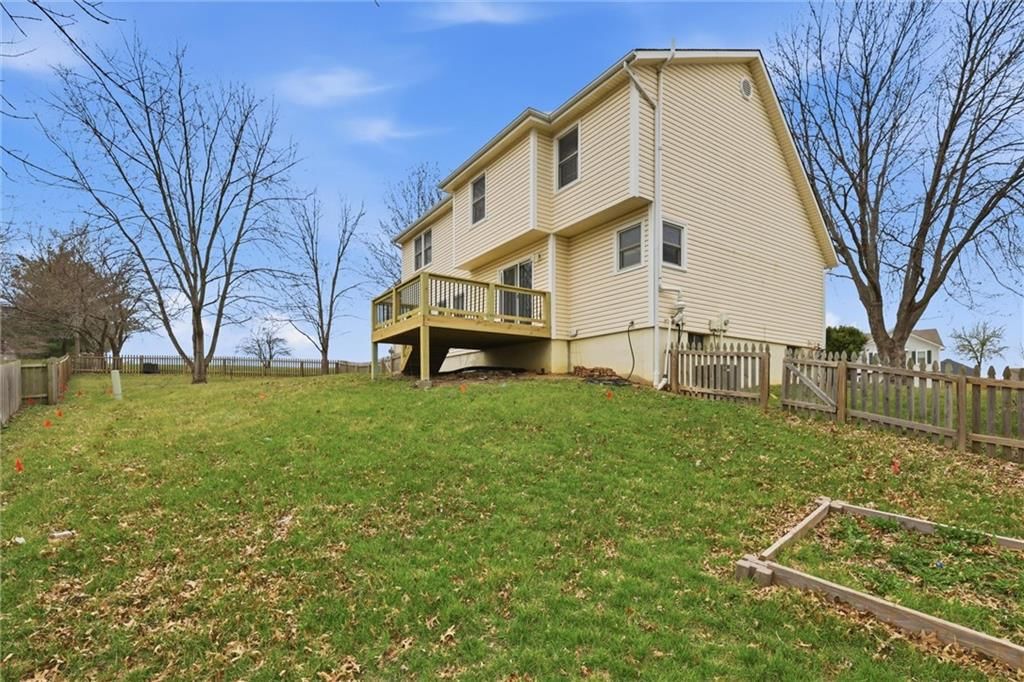 905 NE Kenwood Drive — photo 30