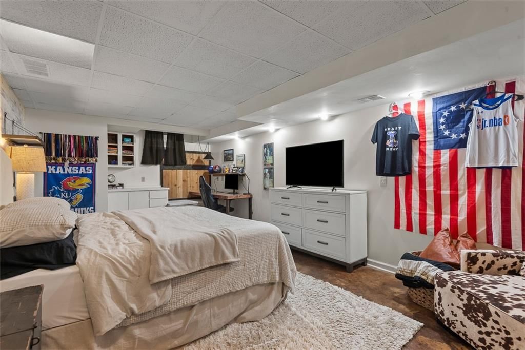 1450 E Orleans Drive — photo 31