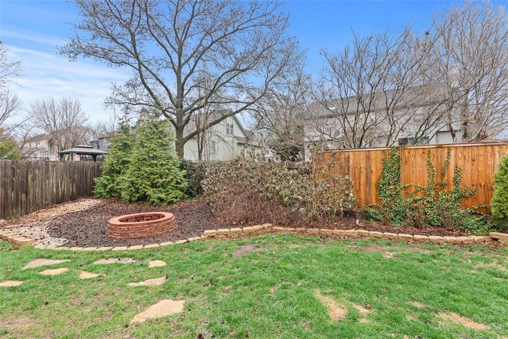 1450 E Orleans Drive — photo 37