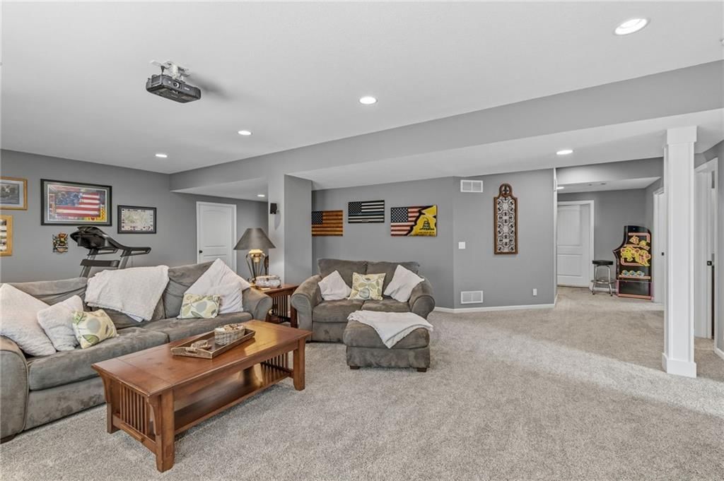 830 Evergreen Street — photo 32