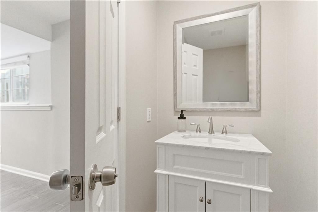 1024 N Marion Street — photo 31