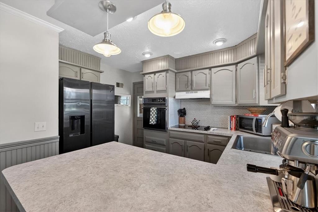 5501 Roe Avenue — photo 19
