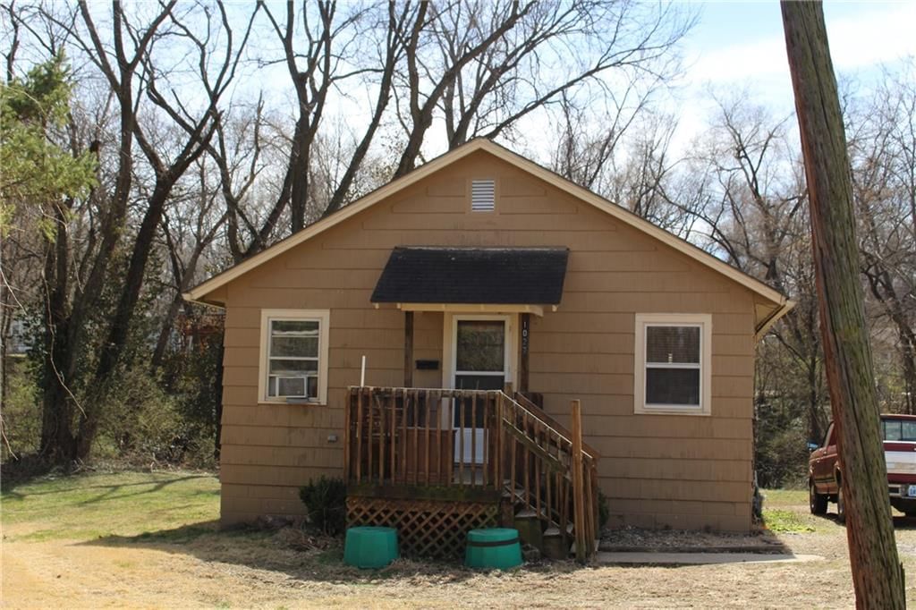 1027 Delaware Street — photo 3