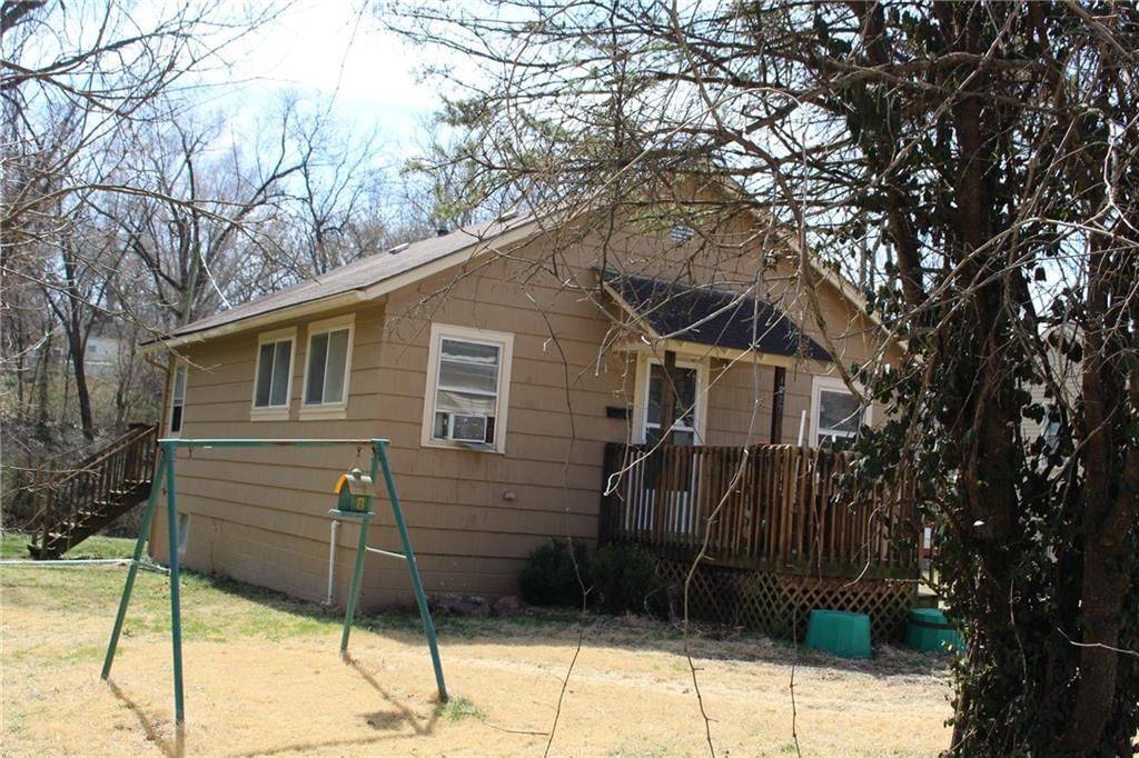 1027 Delaware Street — photo 5