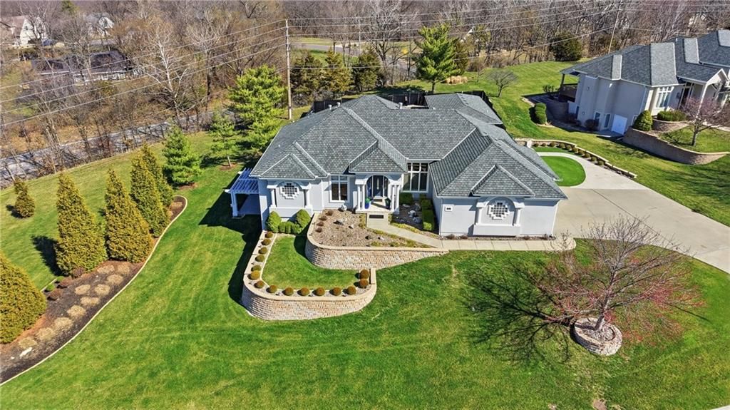 1608 NW Sunridge Drive, Blue Springs, MO