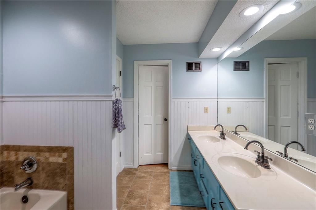 6620 NW 136th Street — photo 16