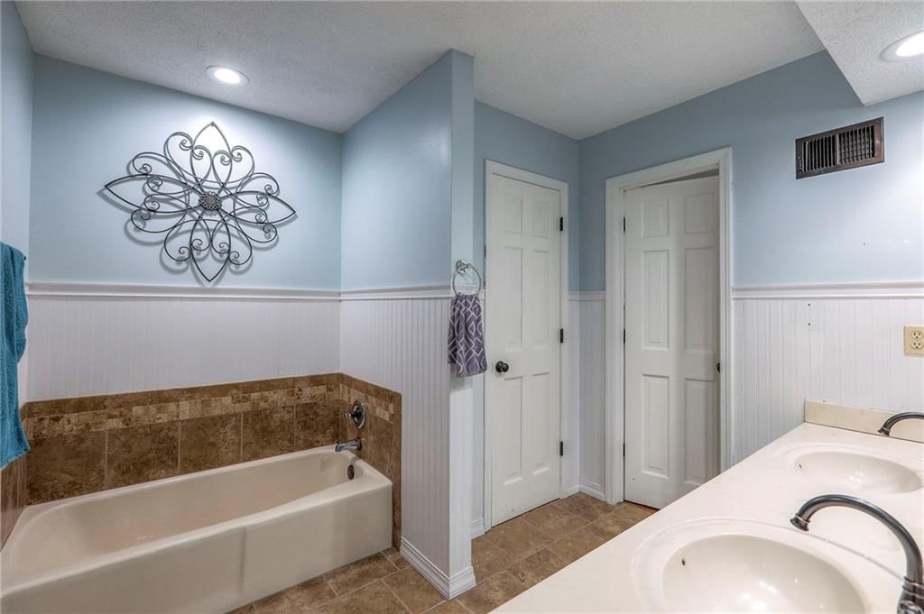 6620 NW 136th Street — photo 19