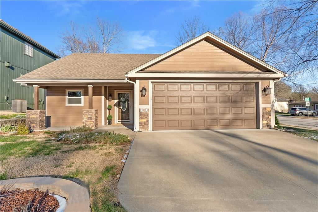 300 NW FOX HOLLOW Lane — photo 2