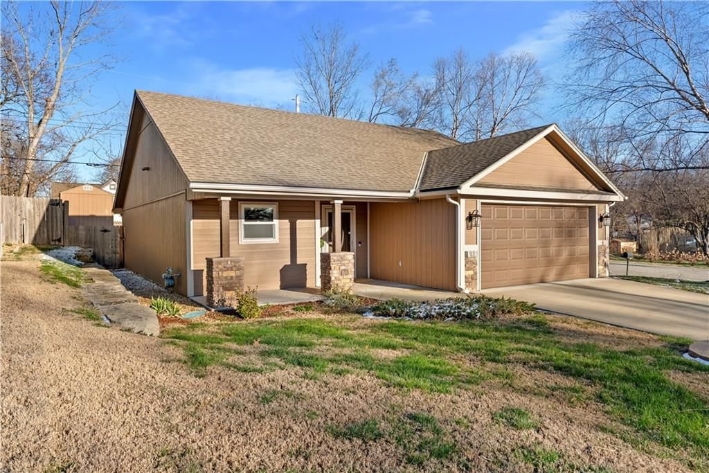 300 NW FOX HOLLOW Lane — photo 3