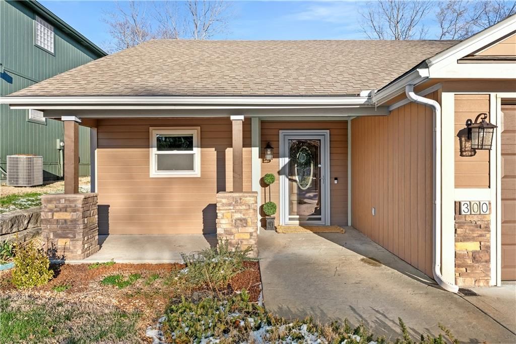 300 NW FOX HOLLOW Lane — photo 4