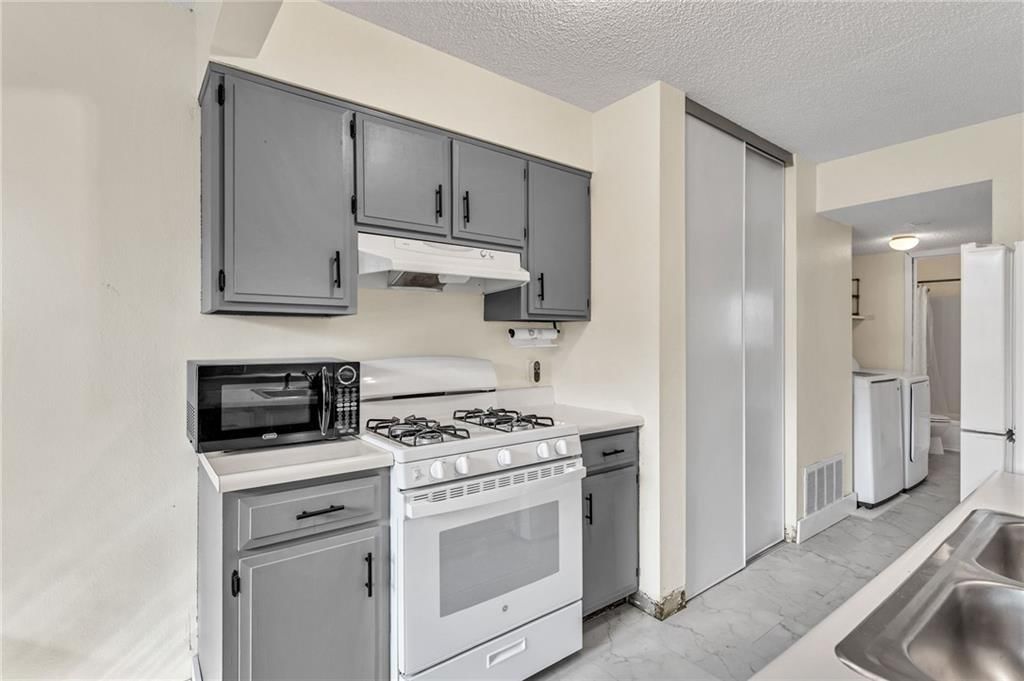 255 N Michigan Street — photo 7