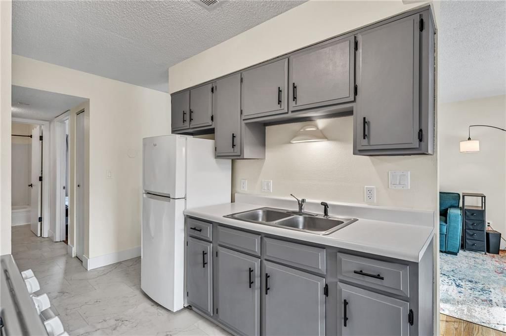 255 N Michigan Street — photo 8