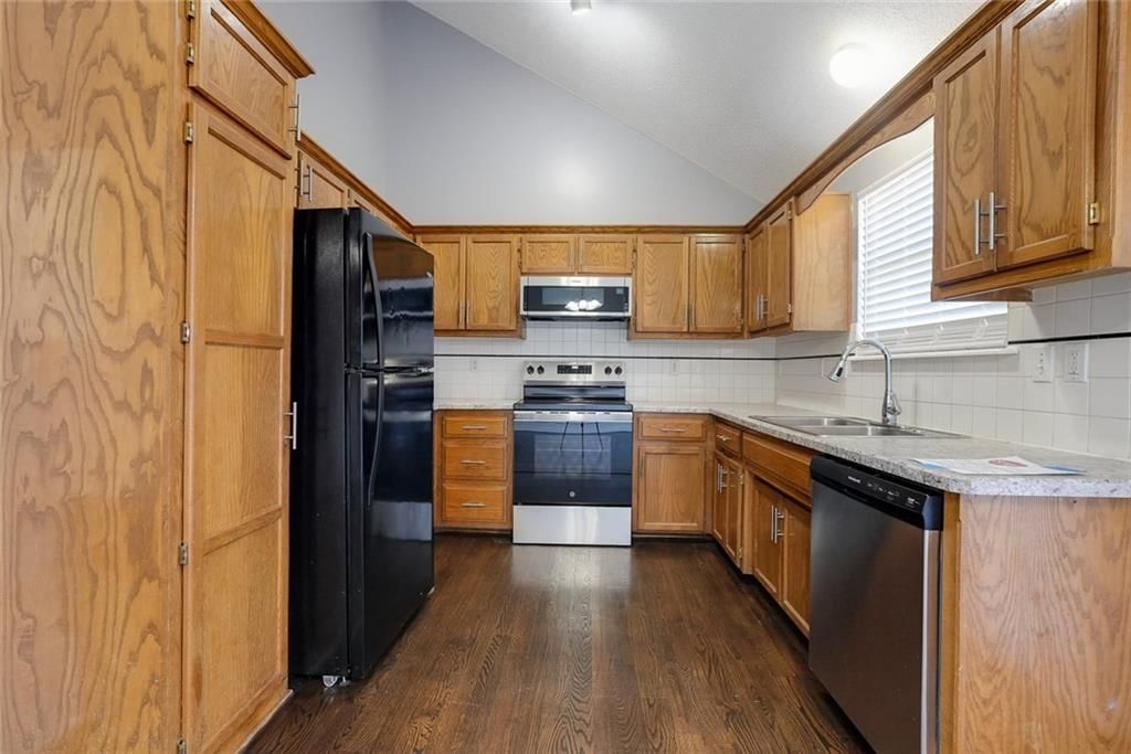 7024 N Winchester Avenue — photo 8