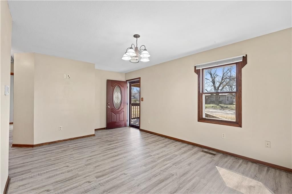 208 W Park Street — photo 7