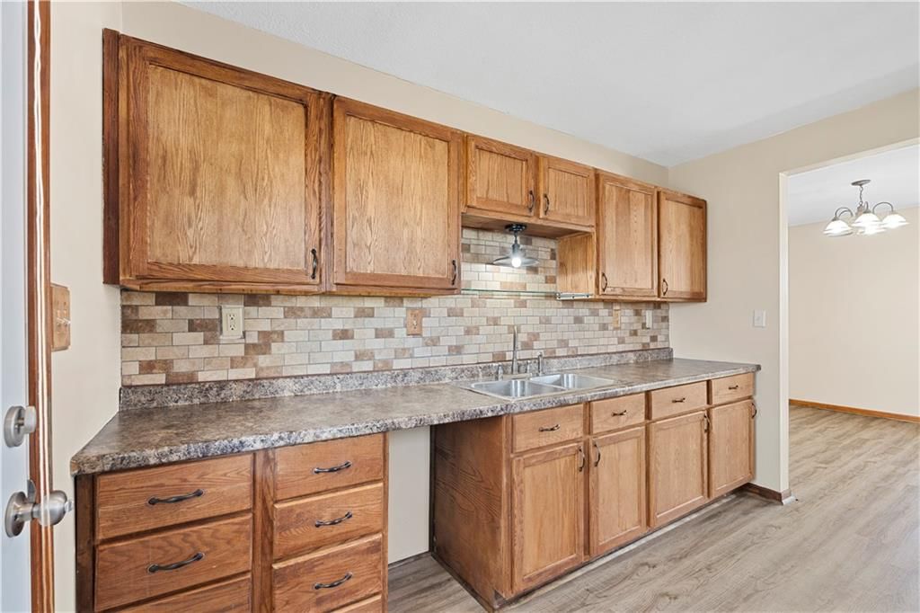 208 W Park Street — photo 13