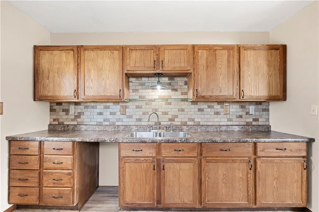 208 W Park Street — photo 14