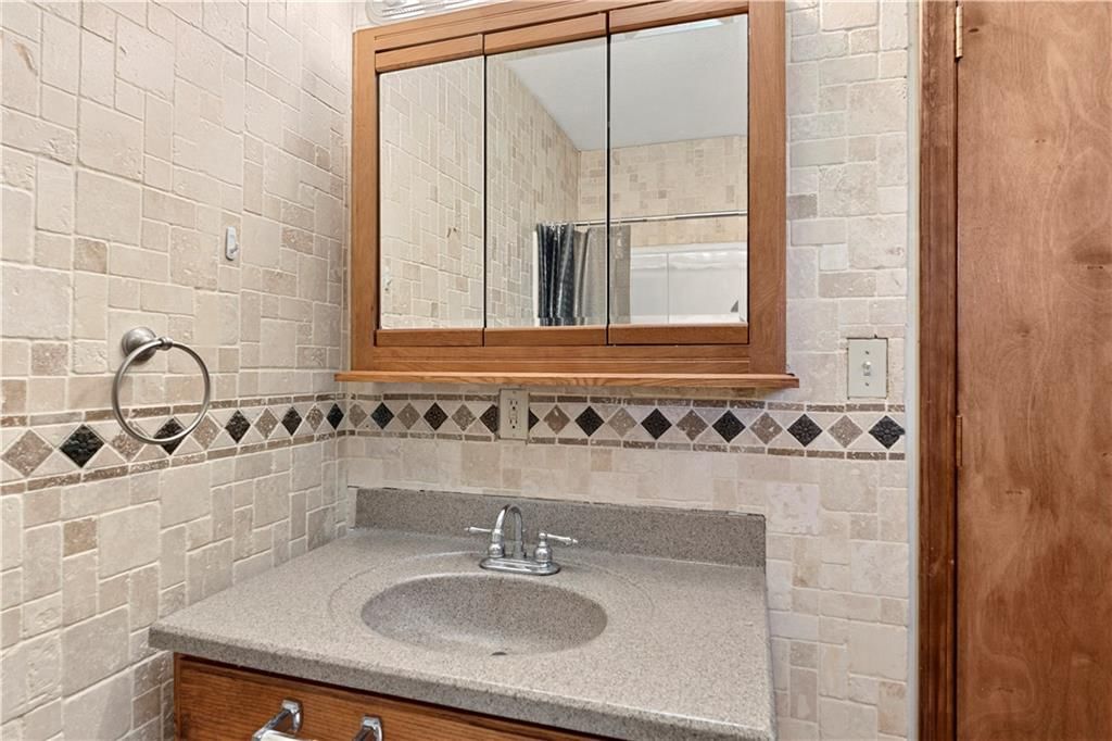 208 W Park Street — photo 21