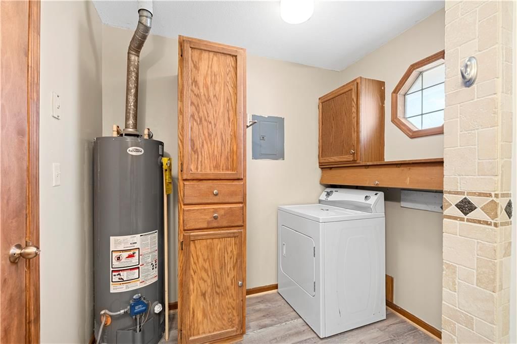208 W Park Street — photo 28