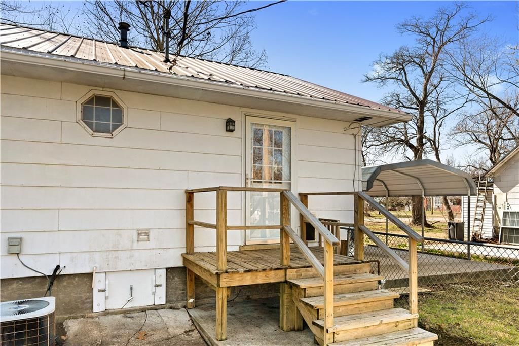 208 W Park Street — photo 30
