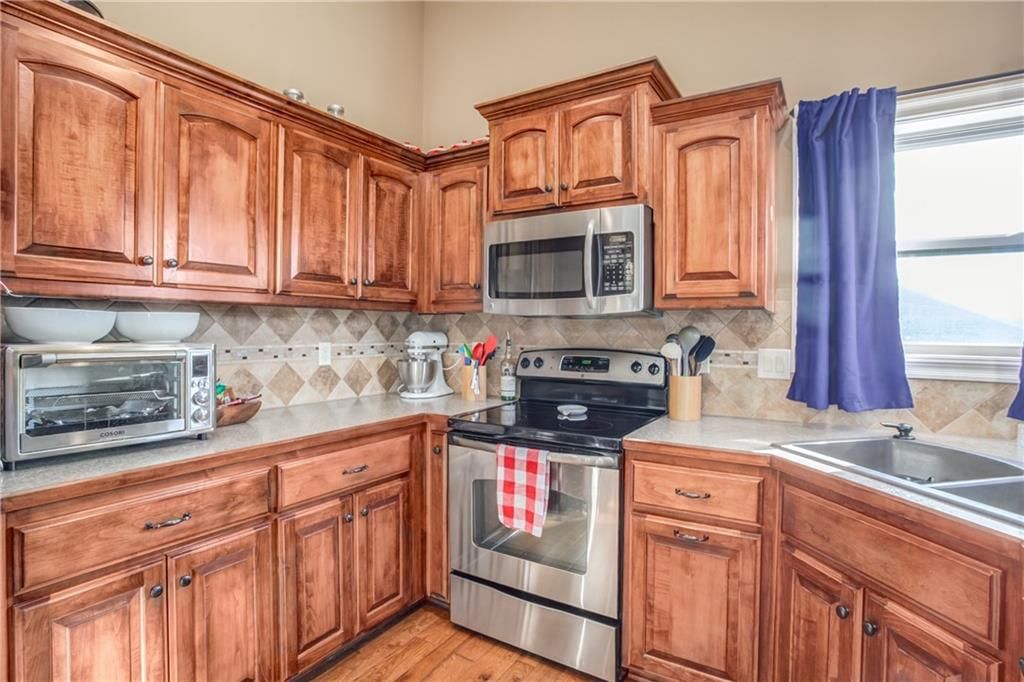 819 SUSAN Street — photo 10