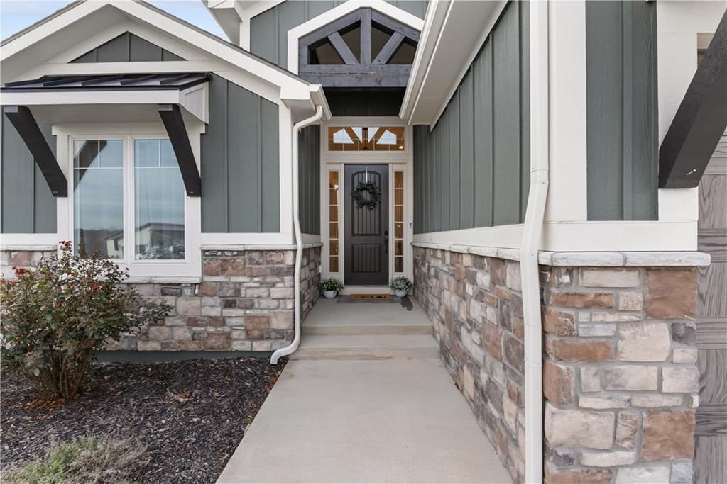 8904 N Clarion Avenue — photo 2