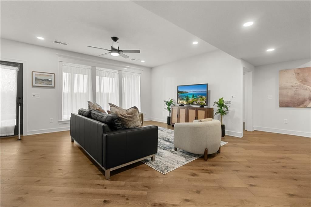 8904 N Clarion Avenue — photo 46