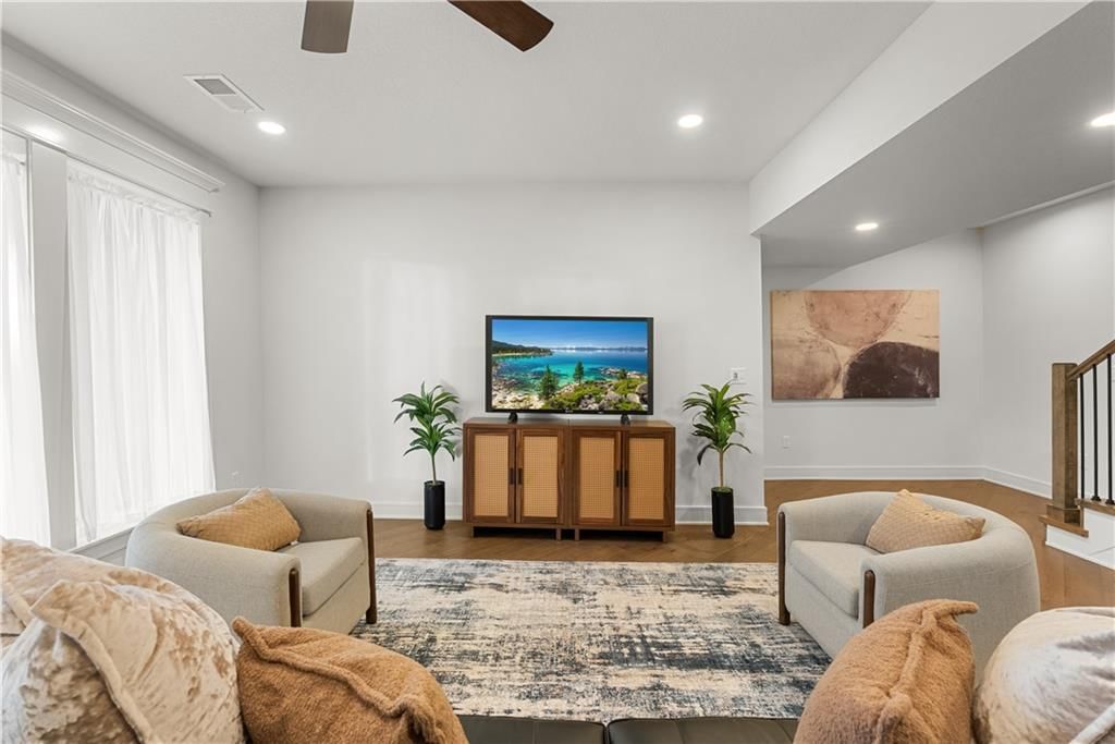 8904 N Clarion Avenue — photo 47