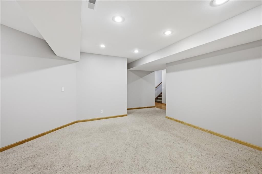 204 E 22nd Street — photo 33