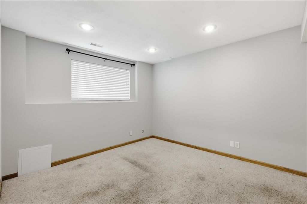 204 E 22nd Street — photo 34