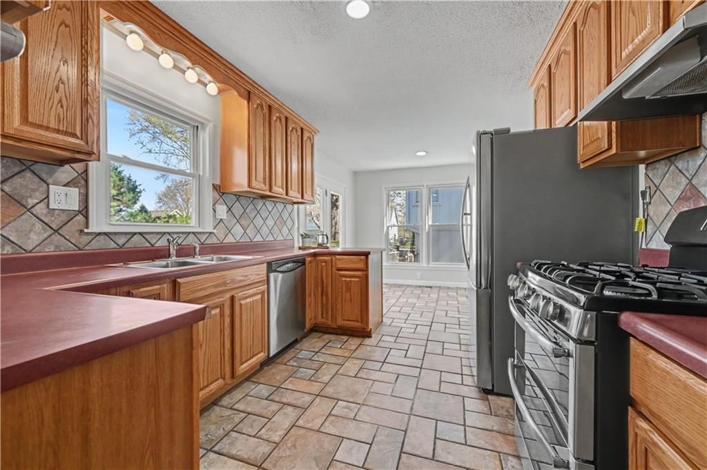 14720 W 90th Street — photo 10