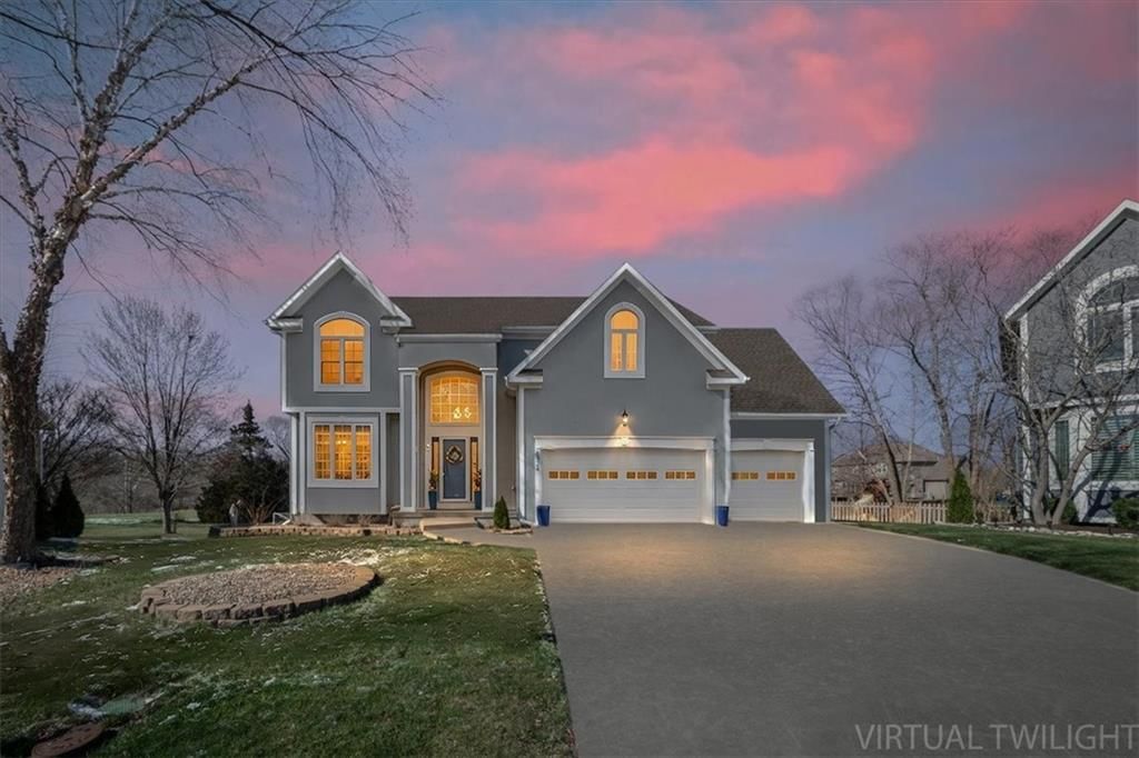 5924 NE Parks View Place, Lee's Summit, MO