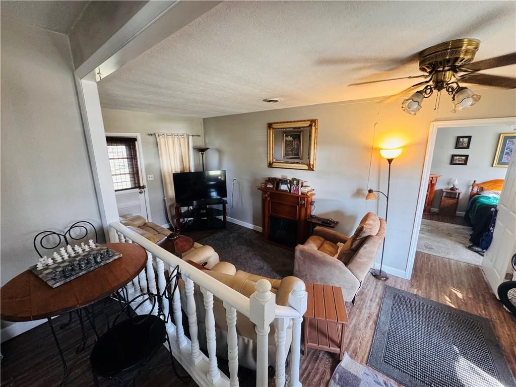 427 N Oak Street — photo 8