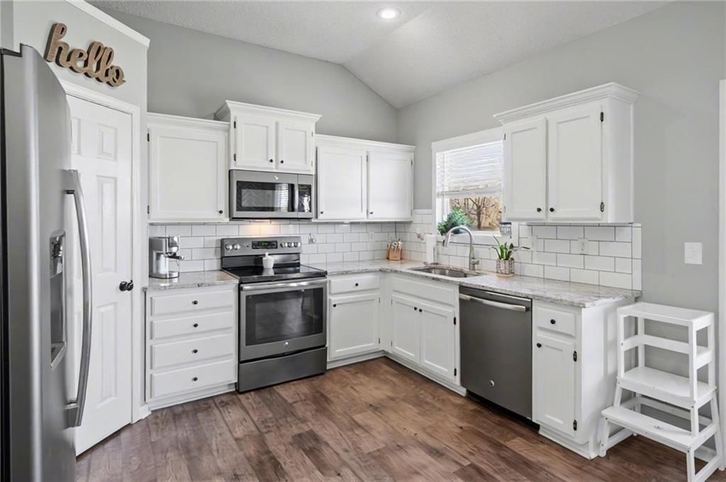 690 N Olive Street — photo 5
