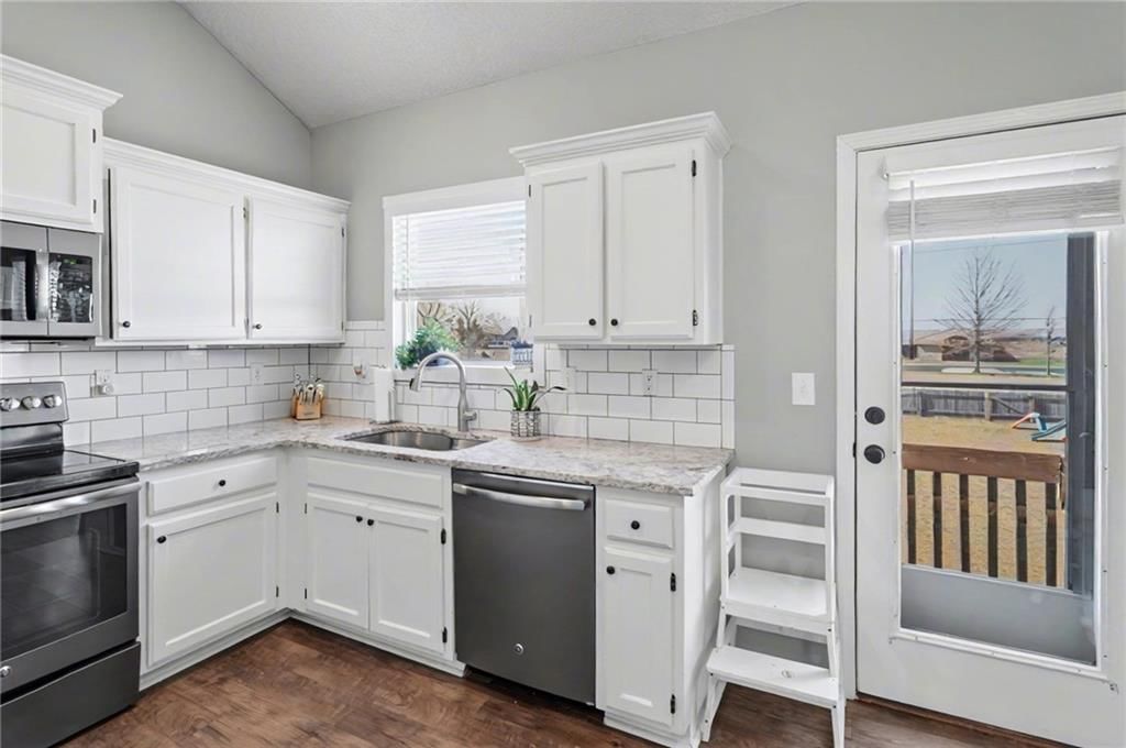 690 N Olive Street — photo 15